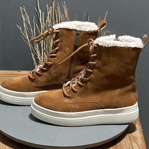 NWOT J/SLIDES boots - Picture 2 of 14